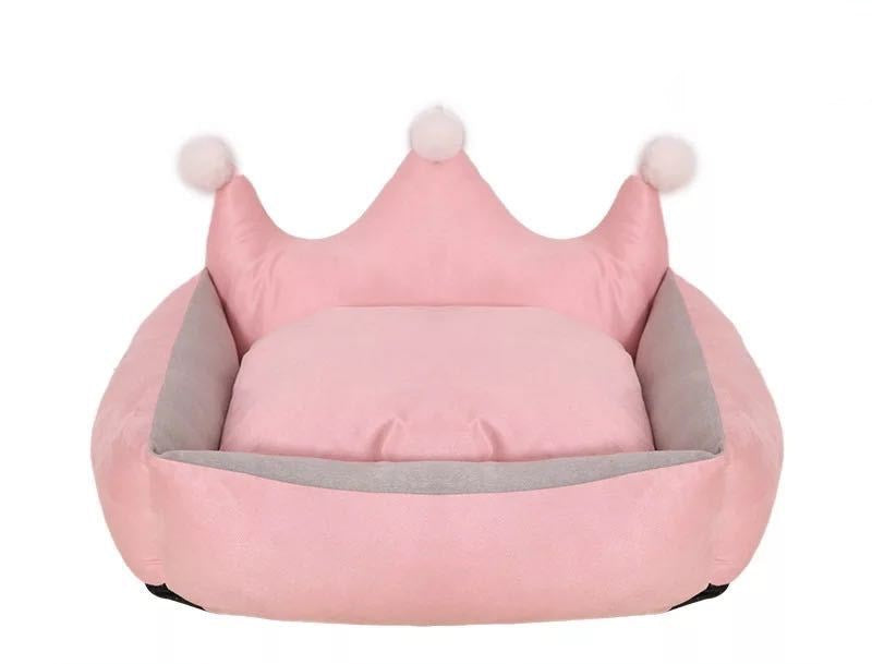 Scratch resistant crown dog bed